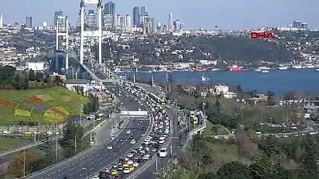 15 Temmuz Şehitler köprüsü üzerinde polis aracı yandı