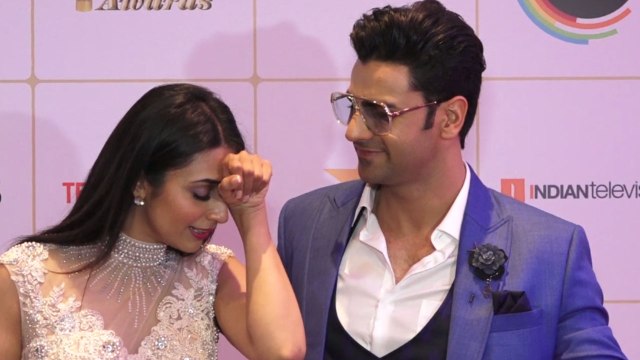Divyanka Tripathi & Vivek Dahiya's FUN moment during Indian Telly Awards; Watch video | FilmiBeat