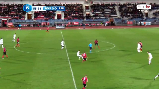 Belle action de Pau mais y'a une position de hors jeu sur le but.