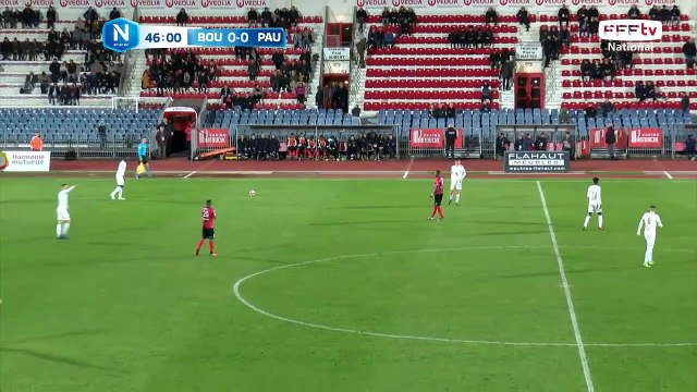 La frappe de JARJU est captée par le gardien de Boulogne.