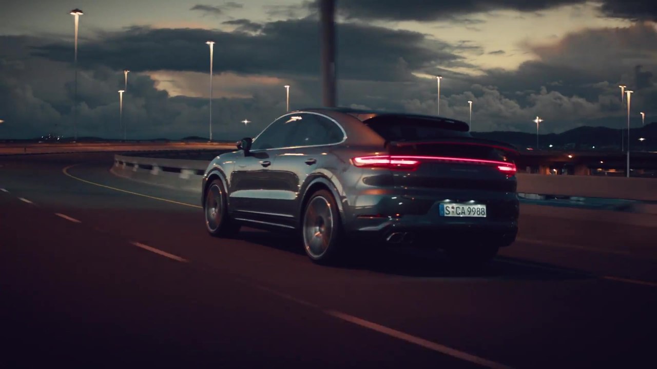 Porsche Cayenne Turbo Coupé Emo trailer