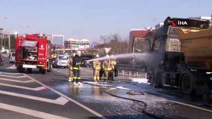 O-3 bağlantı yolunda yanan hafriyat kamyonu küle döndü