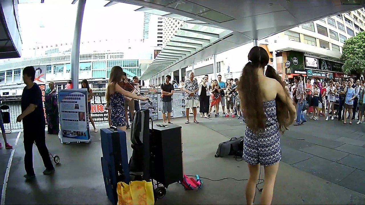PRETTY LADIES BUSKING STAR FERRY IN HONG KONG