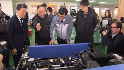 홍남기 "미세먼지 관련 추경 검토 중...경제전반도 점검" / YTN