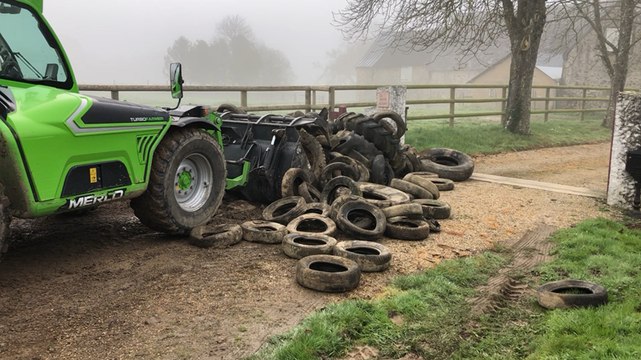 Les 8 tonnes de pneus sont retirés.