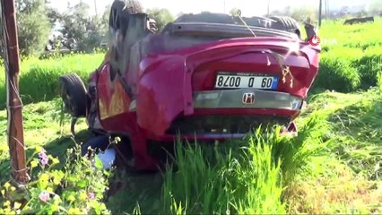 Otomobil tarlaya uçtu: Biri yabancı iki kişi yaşamını yitirdi