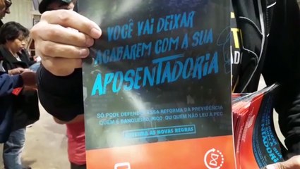 Trabalhadores recebem informações sobre a Reforma da Previdência