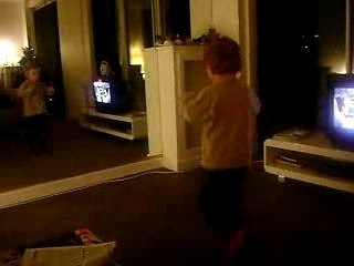 GABRIEL HADET CHANTE DEVANT LE MIROIR