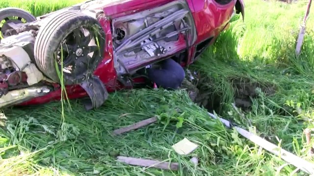 Otomobil tarlaya devrildi: 2 ölü - AYDIN