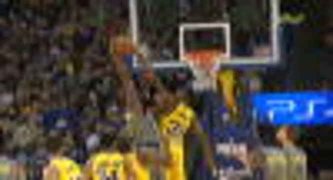 Durant with big block in Warriors win