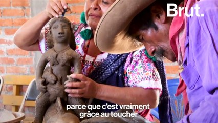 Devenu aveugle, ce sculpteur continue d'exercer sa passion