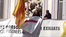 La Generalitat retira los lazos amarillos y blancos de su fachada
