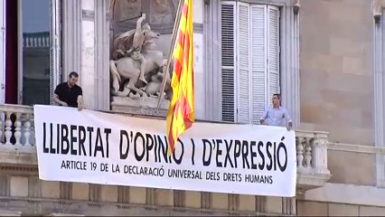 Cambian el cartel de la Generalitat por uno que pone "libertad de opinión y expresión"