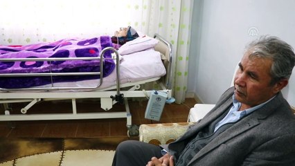Yatalak eşinin bakımını üstlendi - OSMANİYE