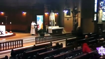 Sacerdote apuñalado en Canadá