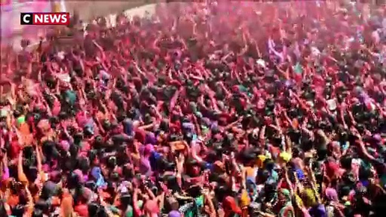 Inde : des milliers de personnes ont célébré Holi, le «festival des couleurs»