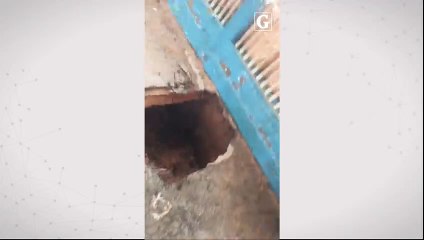 Ressaca atinge asfalto e residências em Jaracaípe