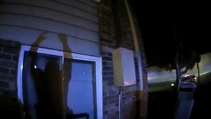 Mother And Police Work Together To Save Three Children From Burning Building