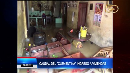 En Ventanas cerraron un puente debido a inundaciones