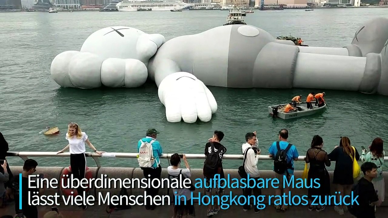 Riesige plastikmaus dümpelt im hongkonger hafen