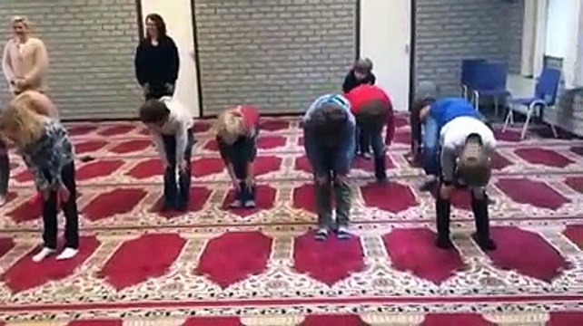 Newzealand KIDS Practicing Namaz salah
