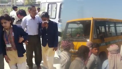 बस में सवार बच्चे परीक्षा देने जा रहे थे स्कूल, रास्ते में ड्राइवर को आई झपकी और पलट गई बस