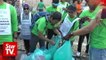 Solidarity March: Volunteers and rally goers help to clean up streets