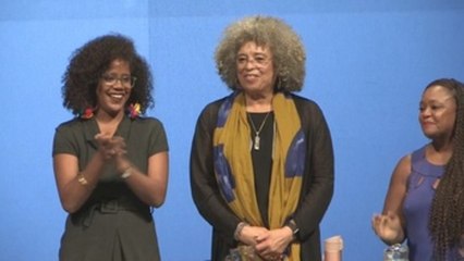 Davis llama a transformar las estructuras sociales para abolir el racismo