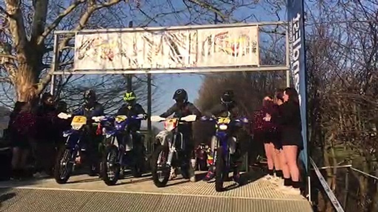 Départ de l enduro Val de Lorraine Classic à Faulx
