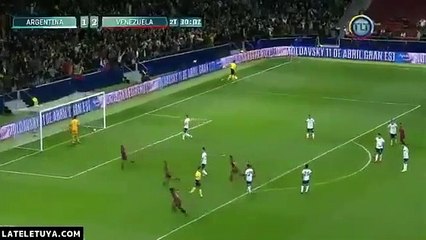 Foot : le drôle de penalty de Martinez !