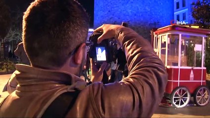 İstanbul’un Simgeleri Maviye Büründü