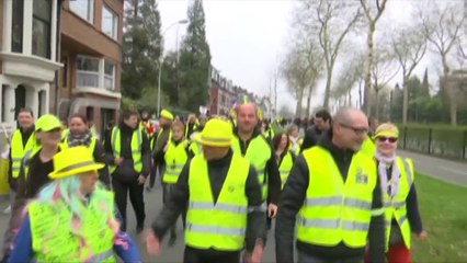 À Tourcoing, les gilets jaunes défilent dans une ambiance bon enfant