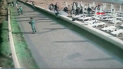 Turizm cennetinde şezlong kavgası! 50 kişiyle plajı bastılar