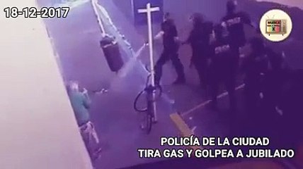 La Policia de la Ciudad tira gas pimienta y golpea a jubilado