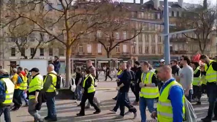 Gilets jaunes à Metz, le cortège se met en route