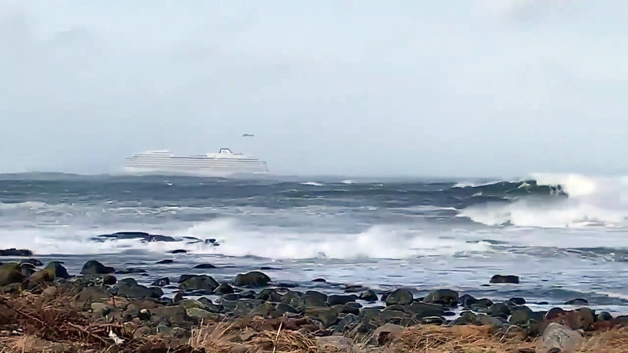 Les autorités norvégiennes sont en train d'évacuer par hélicoptères 1300 passagers d'un navire de croisière