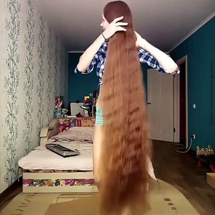 Les cheveux de cette demoiselle sont tellement long... Magnifique