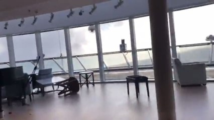 Momentos de tensión en el interior del Sky Viking a causa del fuerte oleaje