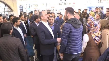 Descargar video: Bakan Gül Üniversite Öğrencileriyle Buluştu - Gaziantep