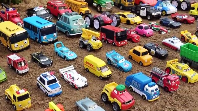 Construire des Blocs piscine Jouets Avec des Cars de Disney pour les Enfants