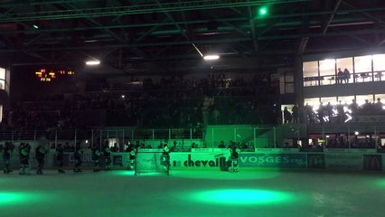 Hockey sur glace : les joueurs d'Epinal fêtent la qualification pour les quarts de finale avec leurs supporters