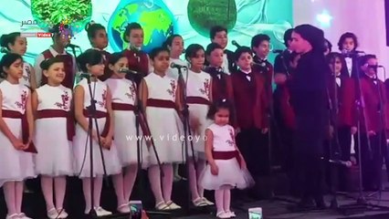 وزير الرى وسفير الاتحاد الأوروبى مع أصغر طفل بكورال اليوم العالمى للمياه