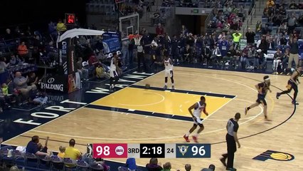 Edmond Sumner sets up Davon Reed nicely for the bucket