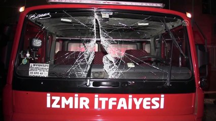 Uçan çatı, itfaiye aracının üzerine devrildi - İZMİR