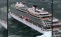 Bin 300 yolcusu bulunan turist gemisinde korku dolu anlar