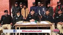 Charsadda Police In Action - Khyber Watch Charsadda, Dost Ny Dost Ko Larki ke lie . . . .