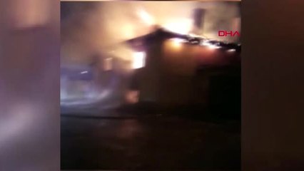 Denizli'de 2 Katlı Ev Alev Alev Yandı