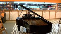 Ankara Kafede Asırlık Piyano ile Müzik Keyfi