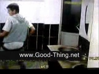 Funny-guy-washes-ass-discotheque