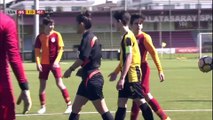 Galatasaraylı genç futbolcudan centilmenlik örneği - İSTANBUL